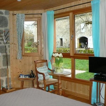 Bed and Breakfast Chez Geppetto Saint-Georges-Nigremont Экстерьер фото