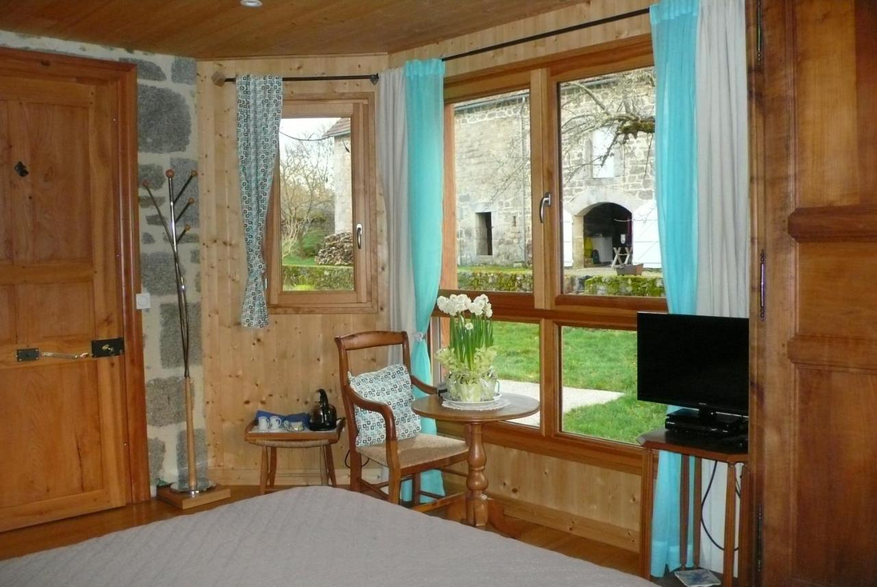 Bed and Breakfast Chez Geppetto Saint-Georges-Nigremont Экстерьер фото